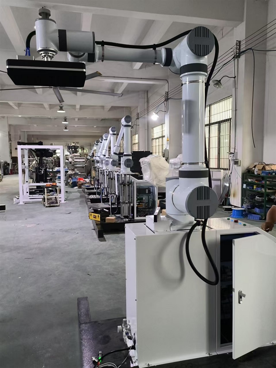 Öskjupalletandi vélmenni eða cobot